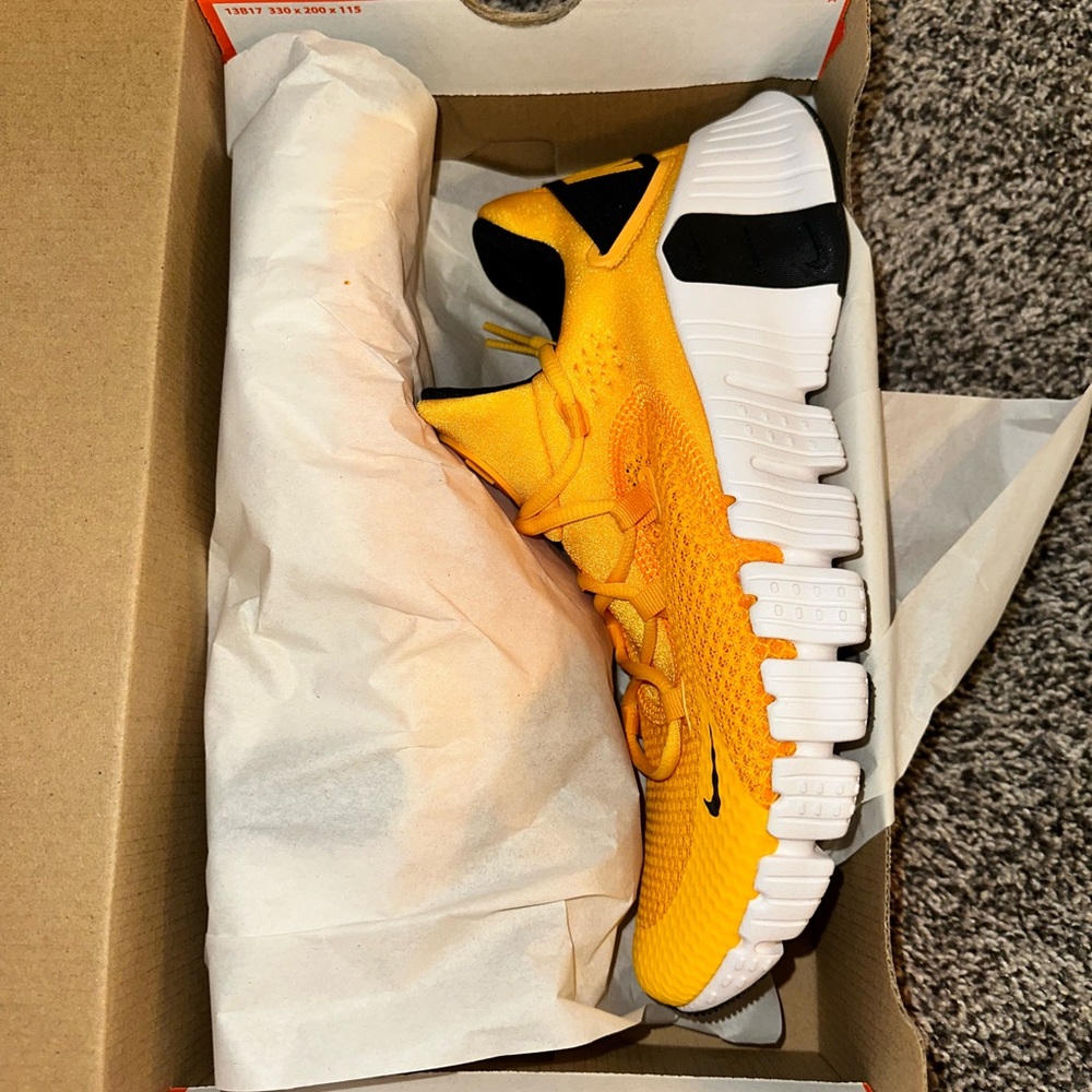 Brand new never worn Nike free metcon